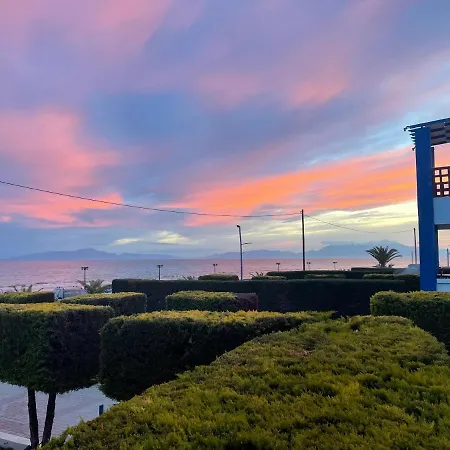 Holiday home къща миленико на брега на морето Sozopoli