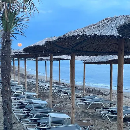 Holiday home къща миленико на брега на морето Sozopoli