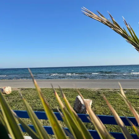 къща миленико на брега на морето