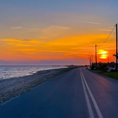 Ferienhaus къща миленико на брега на морето Sozopoli